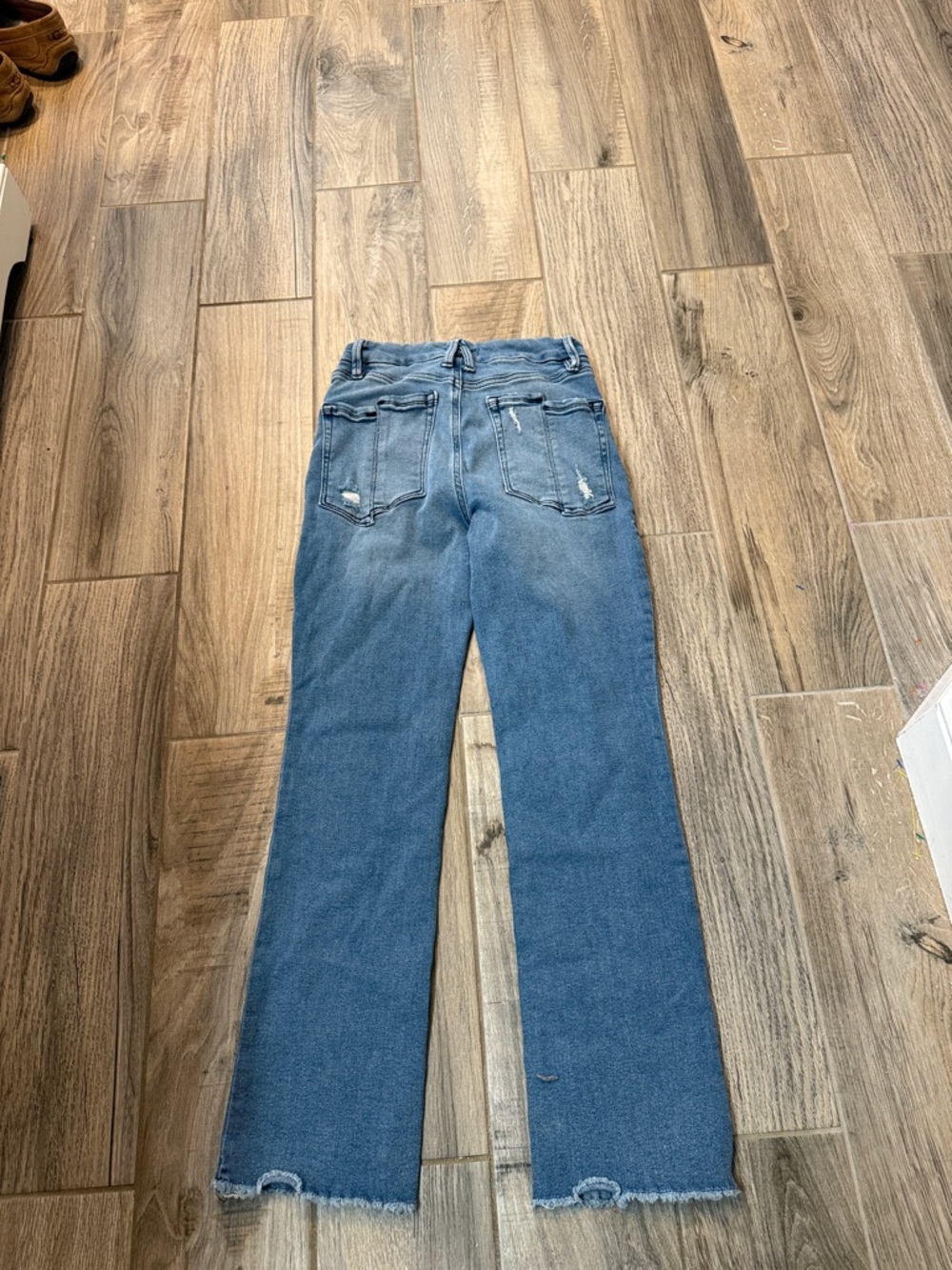 Good American Straight-Leg Jeans in Medium Blue Wash frayed Hem size 4/27 - Picture 6 of 8